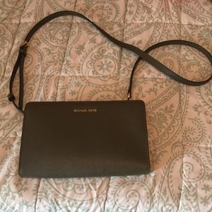 Michael Kors Olive crossbody bag